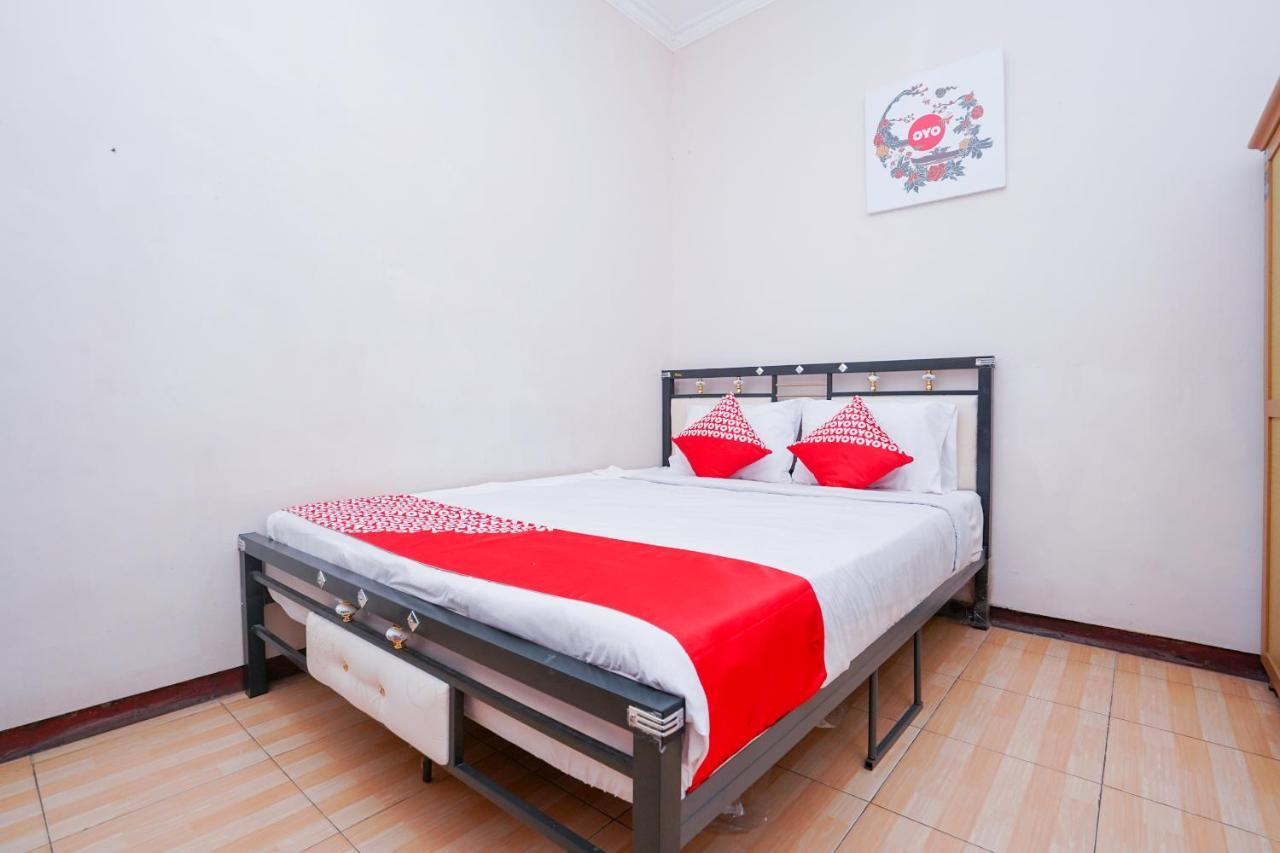 Collection O 1112 Comfitel Siwalankerto Aa4 Hotel Surabaya Exterior photo